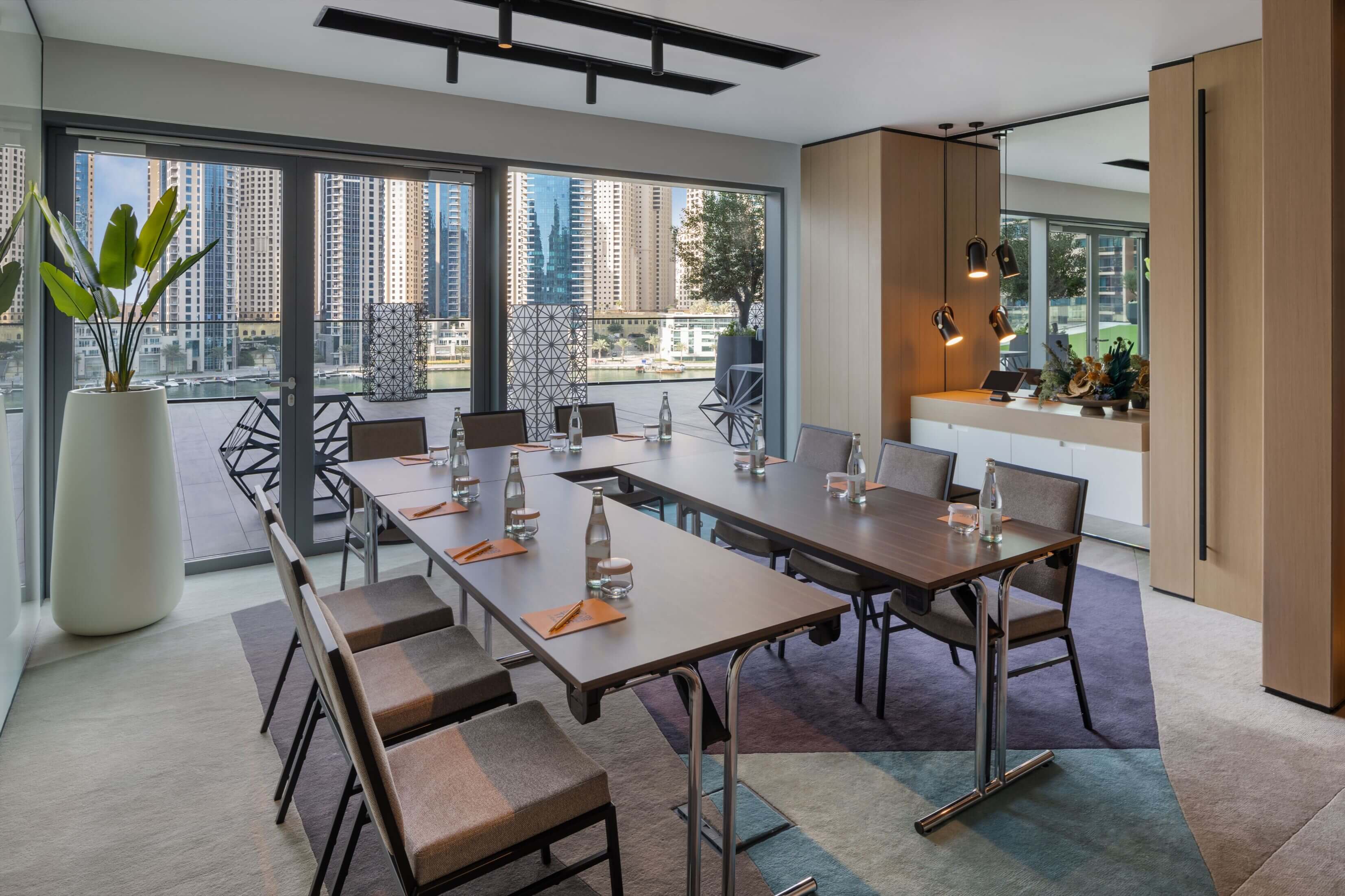YachtMeetingRoom1